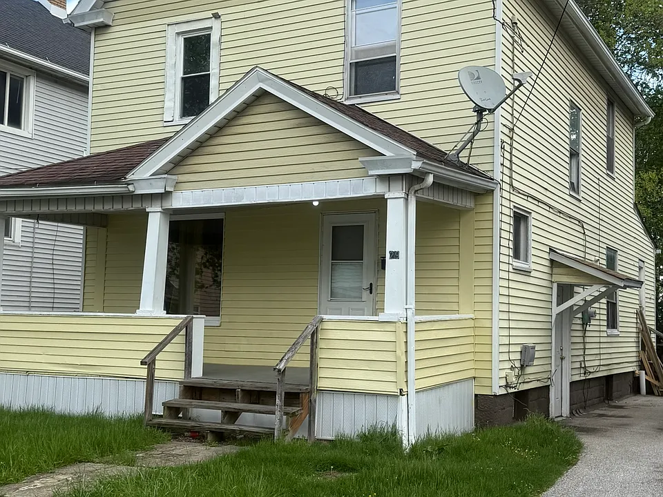 29 Whitney Ave N