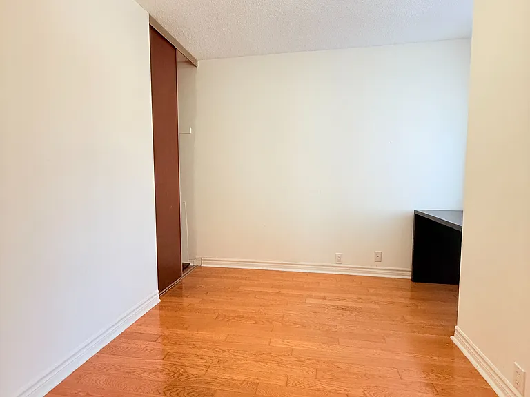 16 Madsen Cres — Photo 12