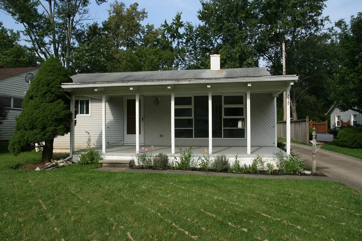 258 Edgewood Dr photo 1