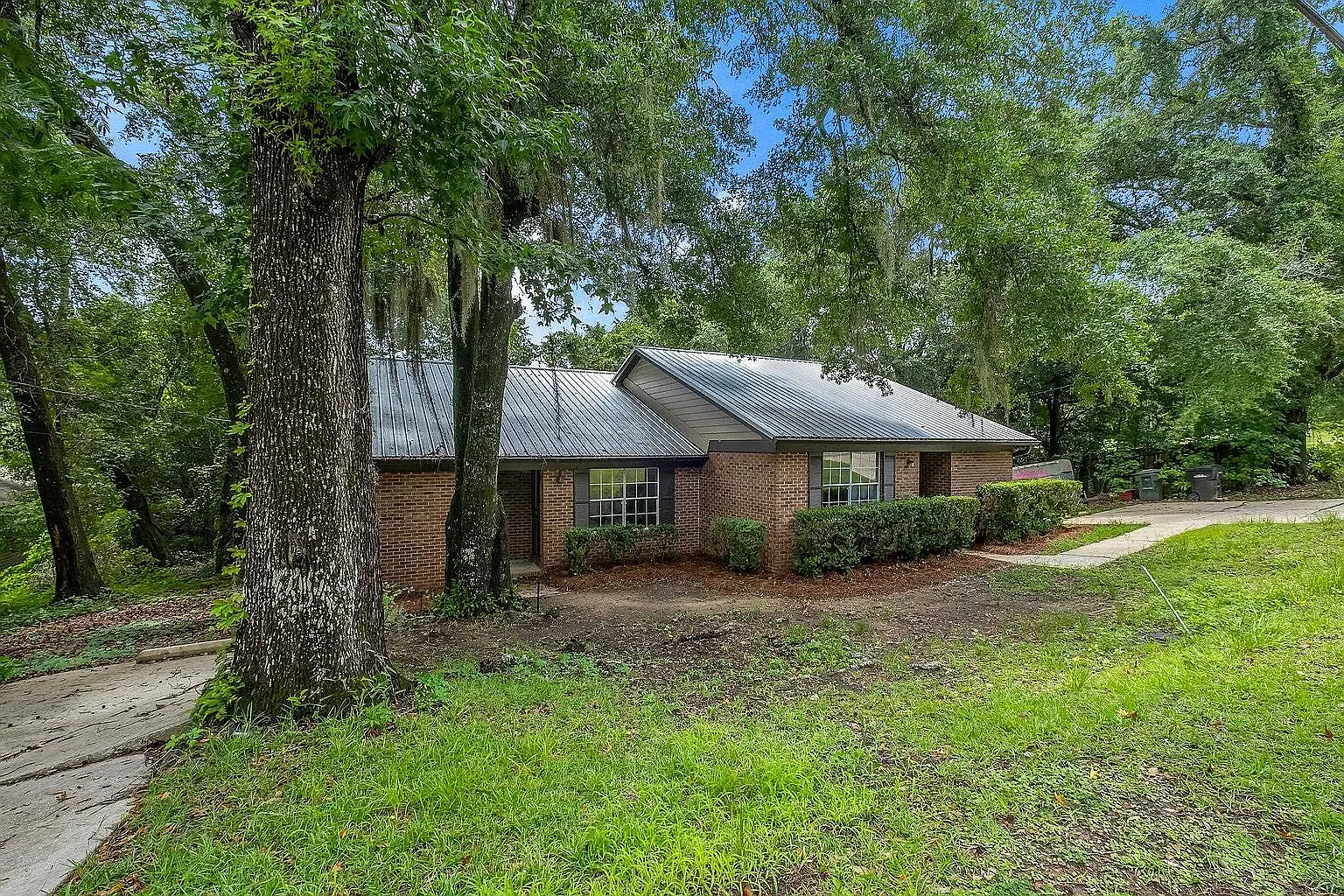 2 bed, 1050 sqft, $1,500 — Photo 3