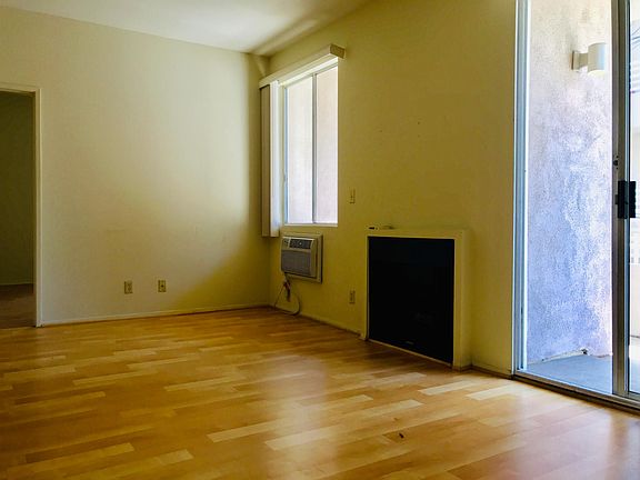 5th image of 3654 Empire Dr #1034