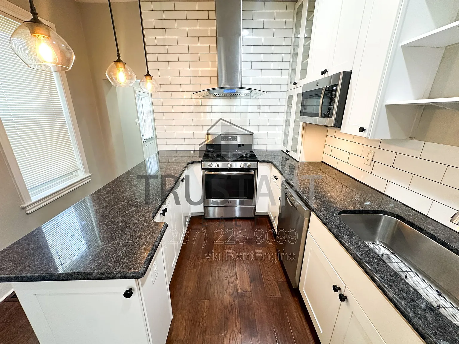 3 bed, 2.0 bath, 1400 sqft, $2,200 — Photo 3