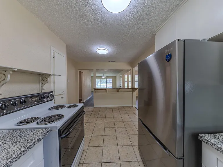 4710 Glenmont St — Photo 15