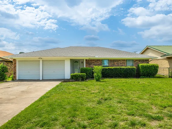 8917 Wilbur St, White Settlement, TX 76108