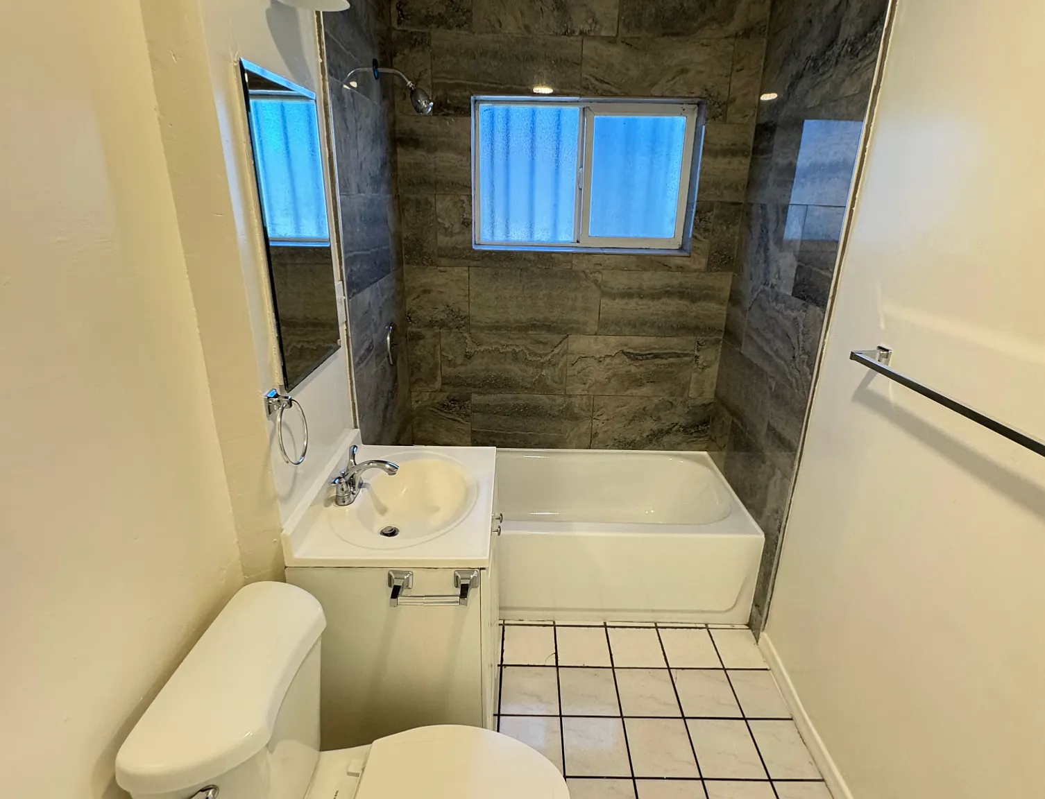 1233 Clela Ave — Photo 4
