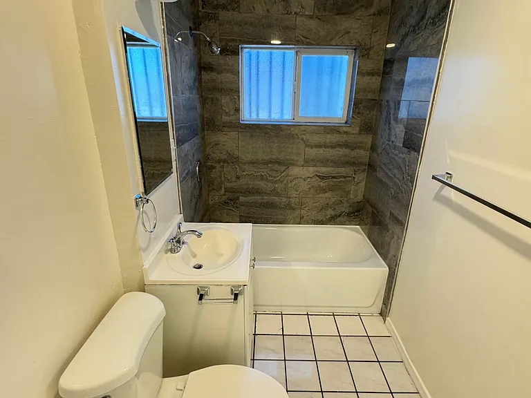 1233 Clela Ave — Photo 4