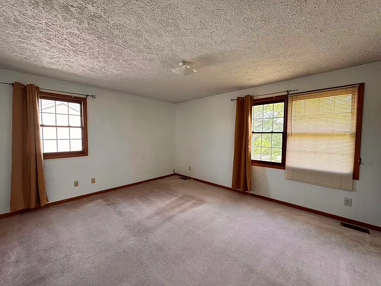 626 Harrison Rd — Photo 9