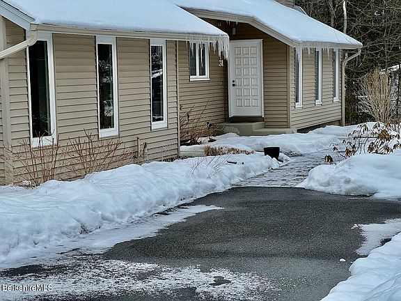 3rd image of 15 Wexford Ct Unit 32