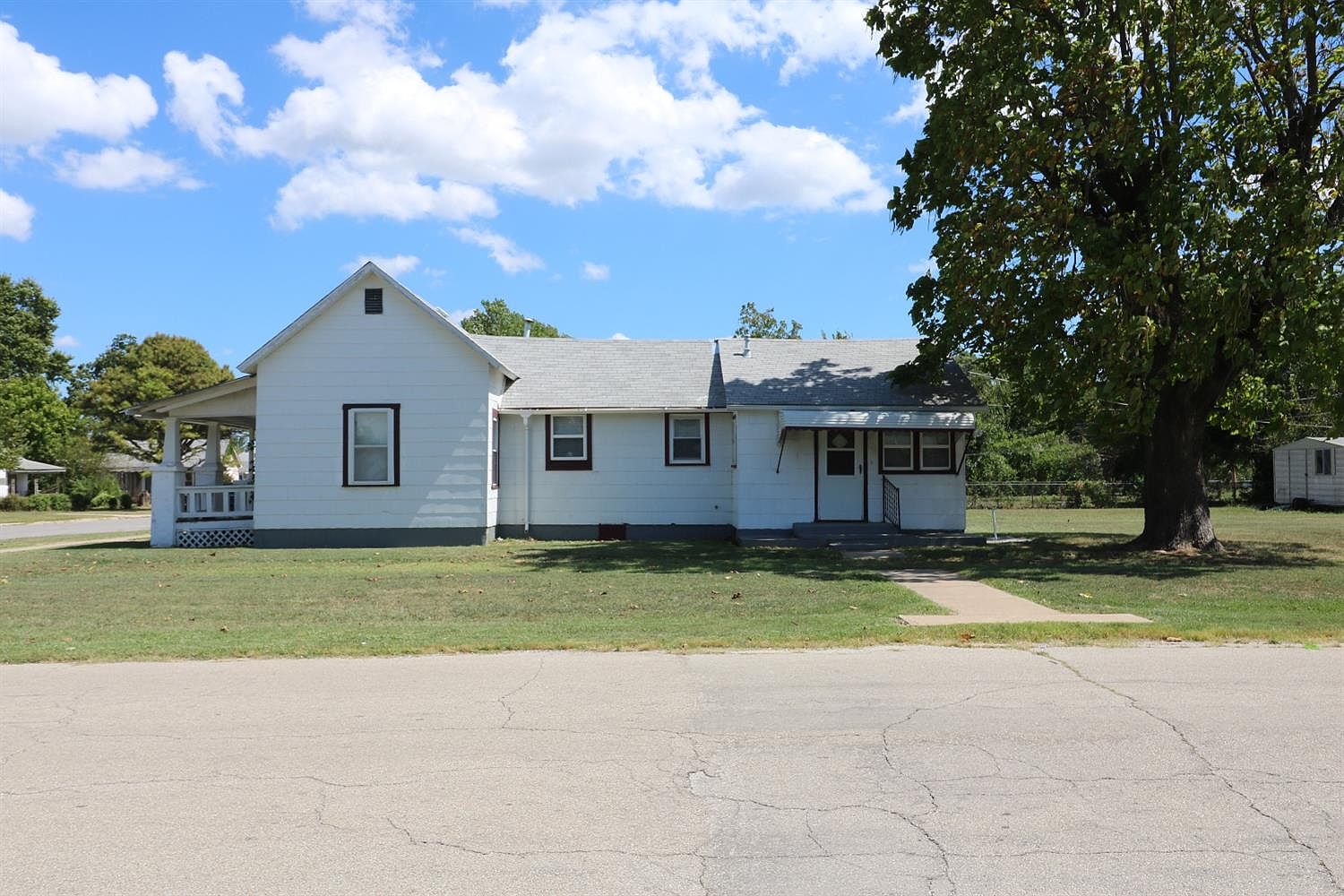 501 E 5th St, Coffeyville, KS 67337 | Zillow