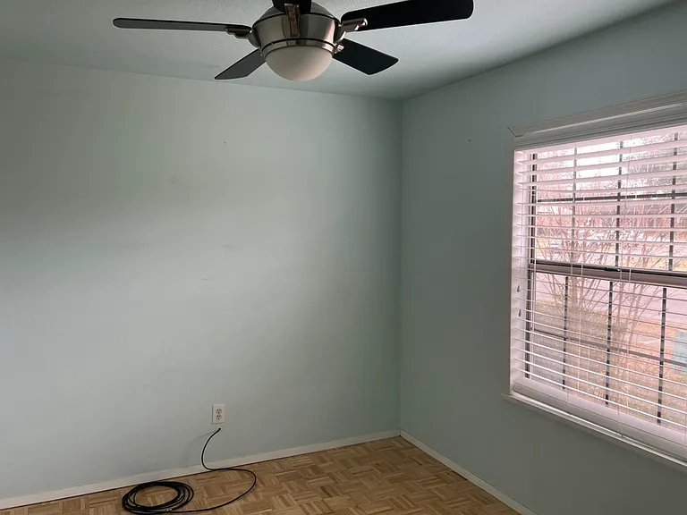 402 Thompson Dr — Photo 13