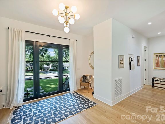 3rd image of 1241 Heather Ln