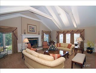 3rd image of 12 Fox Tail Ct