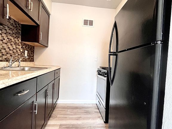 5th image of 5601 Dewey Ave #207
