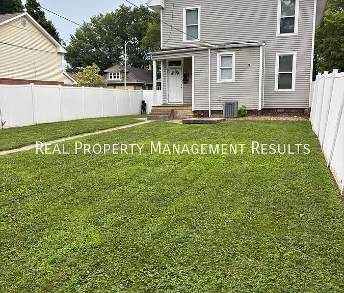 815 E Gum St — Photo 17