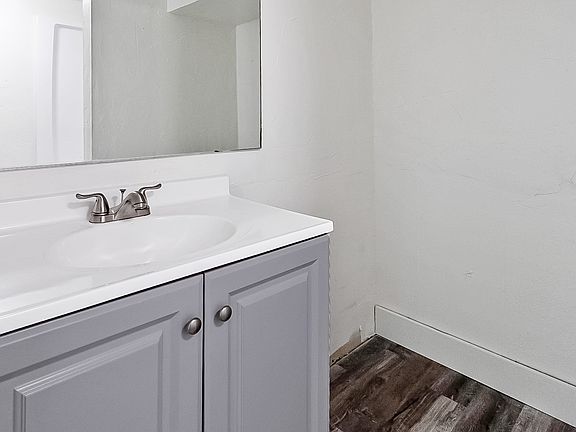 5th image of 265 W Shirley St
