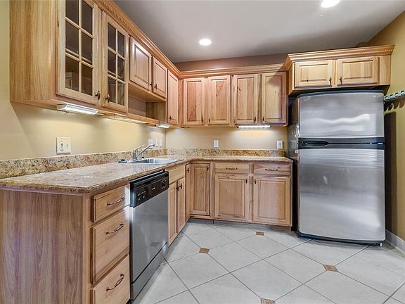 4th image of 517 Josephine St
