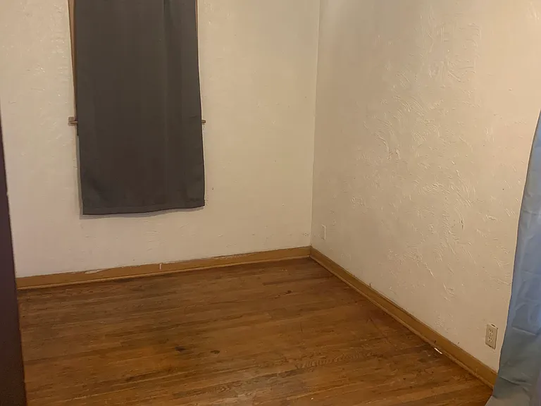 1539 Lister Ave — Photo 9