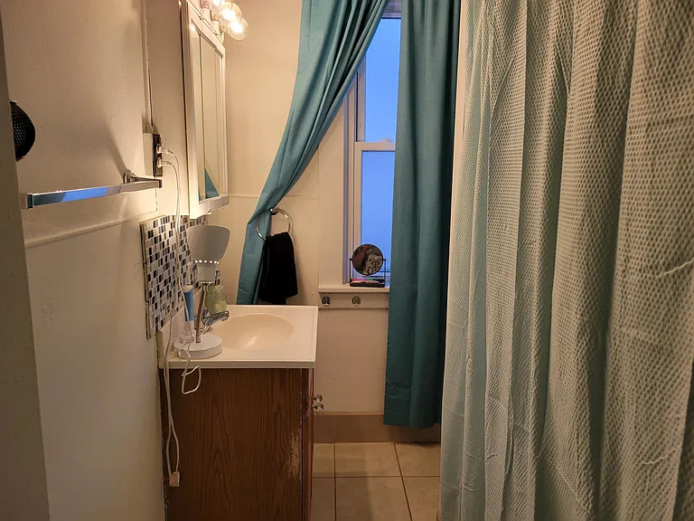 907 W 27th St #2 — Photo 1