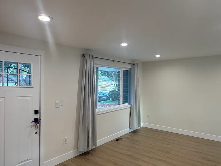 2131 S Gray St — Photo 6