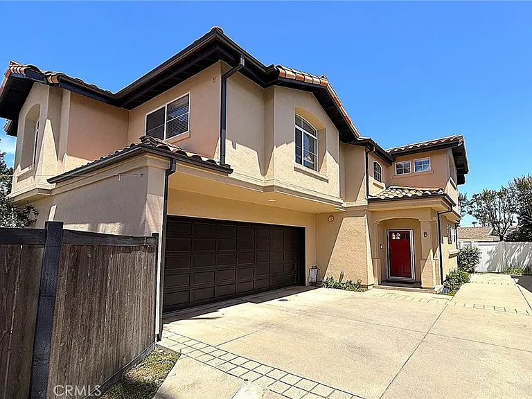 2211 Dufour Ave #B — Photo 1