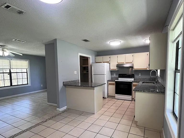 122 Via Don Ray Rd #C — Photo 3