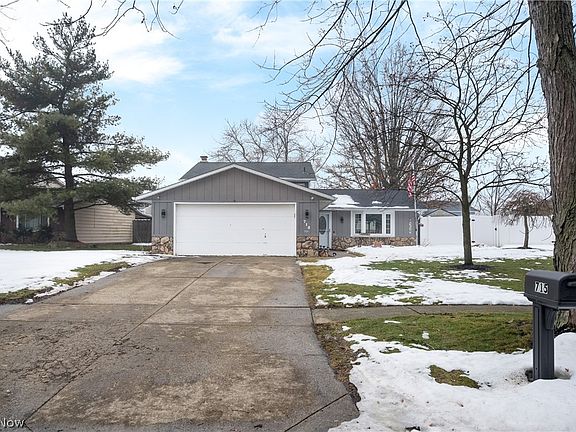 2nd image of 715 Carol Ln