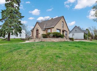 4235 West Fairmount AVENUE, Milwaukee, WI 53209