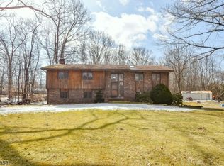 18 Rita Ln, Oak Ridge, NJ 07438