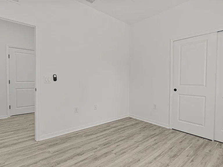 548 Knapp St — Photo 41
