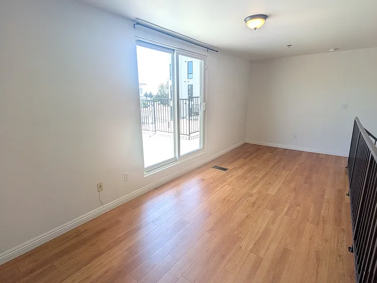 811 N Hayworth Ave #203 — Photo 5