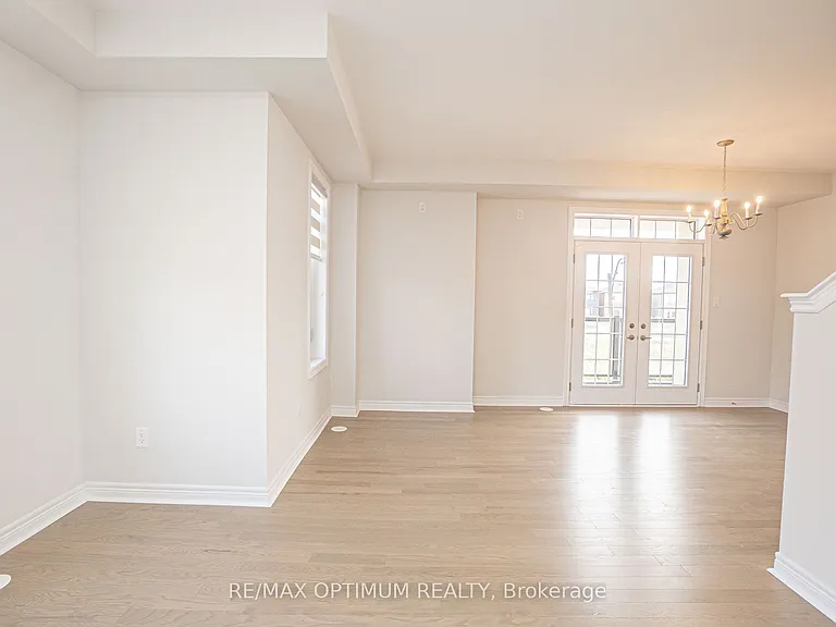 70 Keyworth Cres — Photo 5