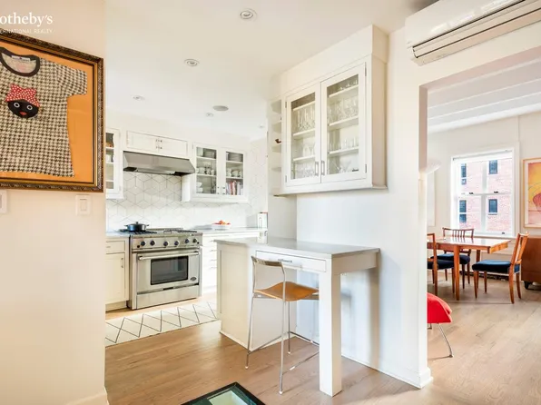 69 Washington Place image 7 of 25