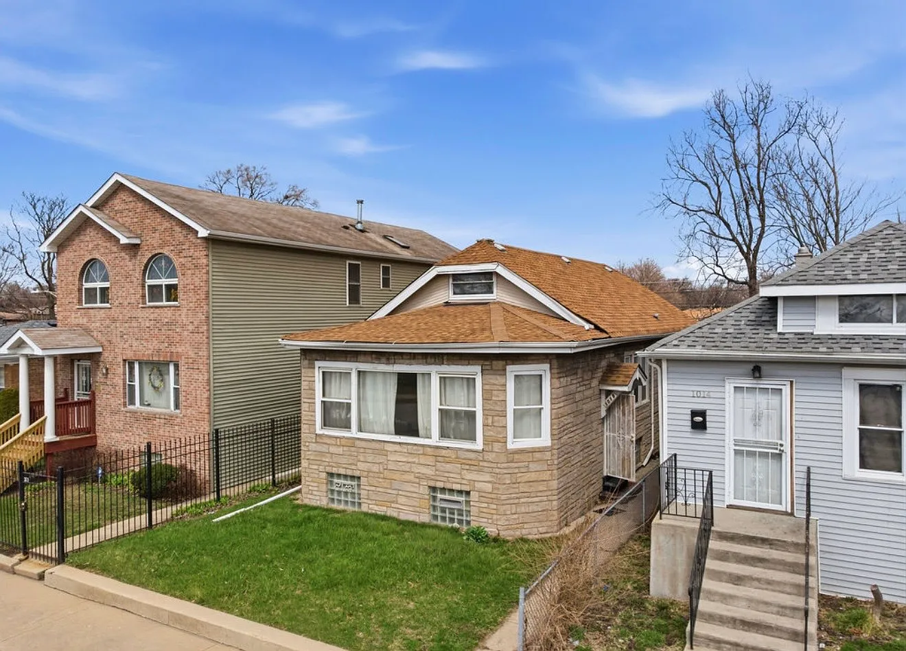 5 bed, 2336 sqft, $3,700 — Photo 1
