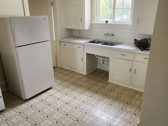 2nd image of 918 S J St APT 6