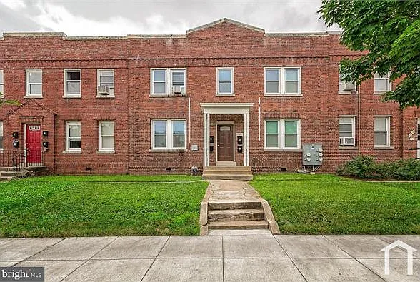 1729 E St NE #4