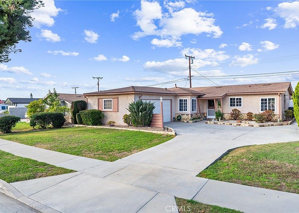 1st image of 14325 Adelfa Dr