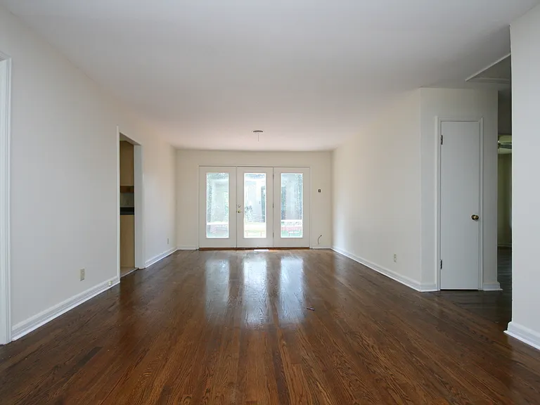 507 Bob Wallace Ave SW — Photo 2