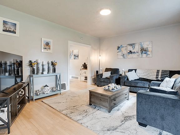 4th image of 508 10th St N #1004