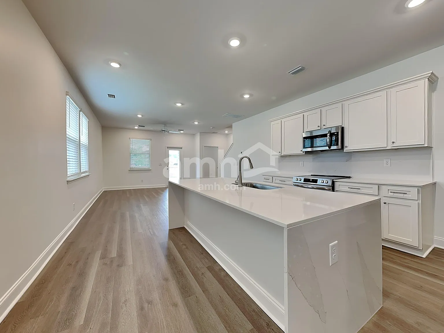 3 bed, 2.5 bath, 1800 sqft, $2,580 — Photo 4