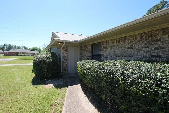 2 bed, 1.0 bath, 1091 sqft, $1,095 — Photo 3