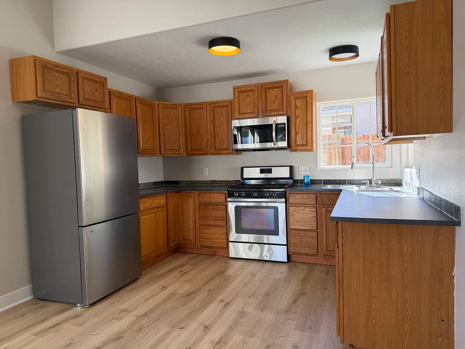 4 bed, 1395 sqft, $1,995 — Photo 2