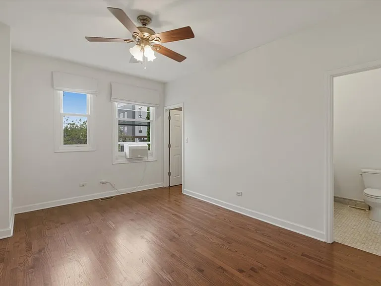 745 N Wood St #TOWNHOUSE — Photo 2