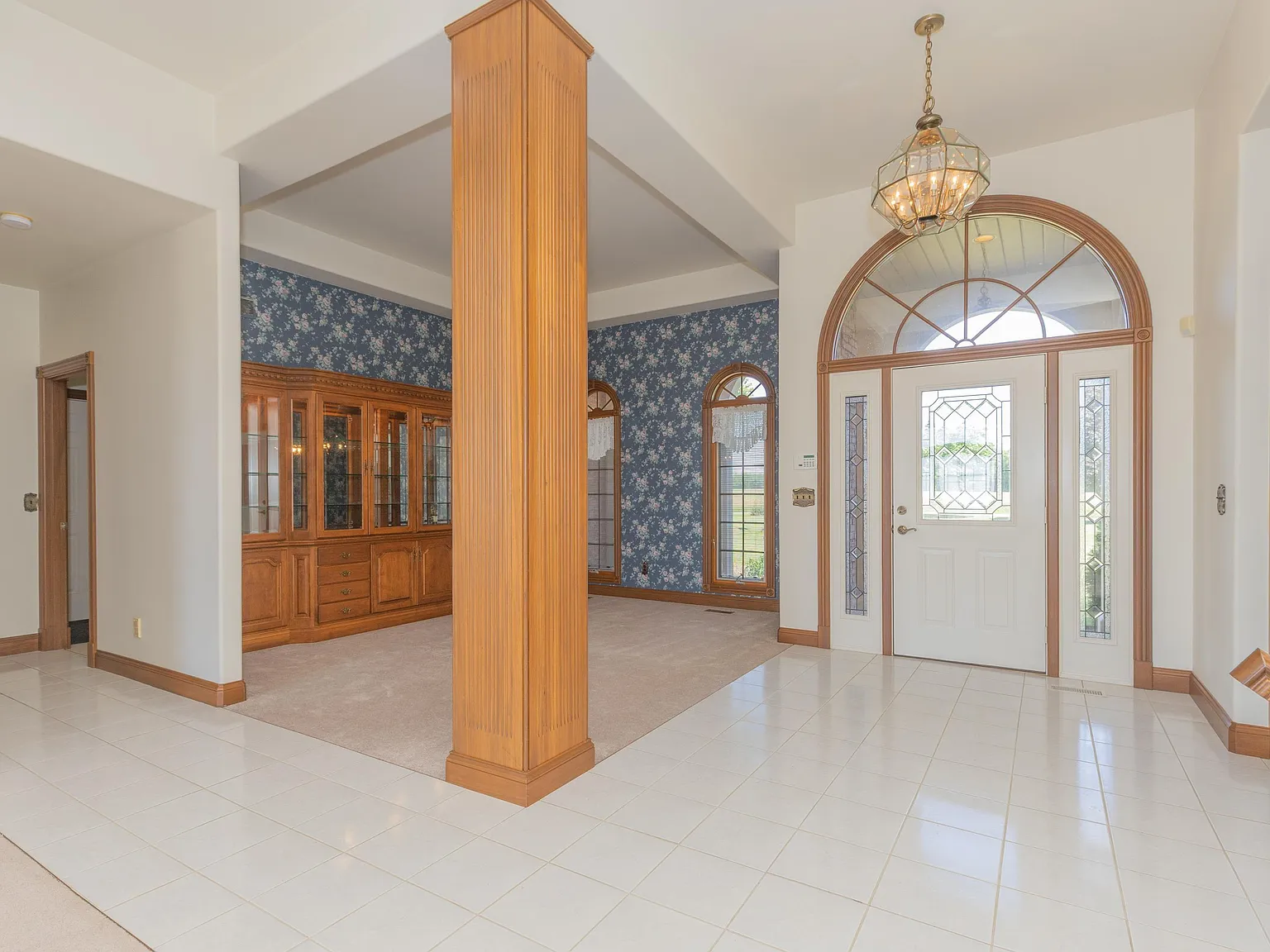 3 bed, 4.0 bath, 4662 sqft, $2,500 — Photo 4