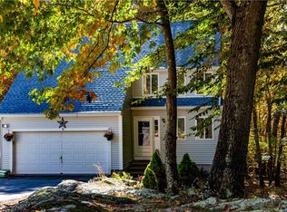 35 Hickory Ln, Waterford, CT 06385