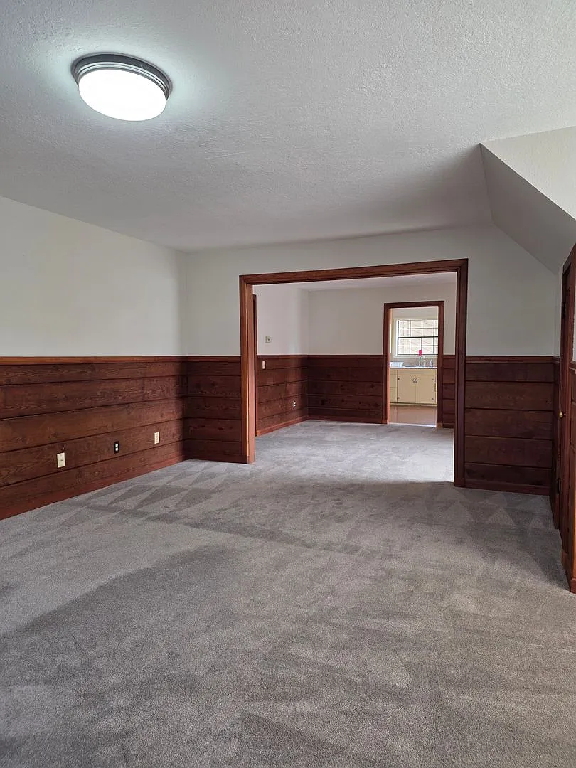 Charming 2 Bedroom Apartment In The Heart Of Reedsport Oregon! — Photo 3