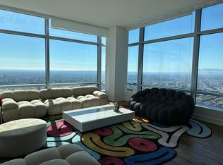 900 W Olympic Blvd, Los Angeles, CA 90015