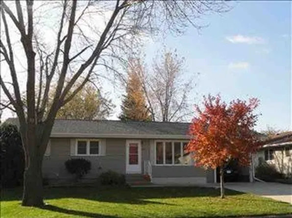 621 Elaine Ave, Marshall, MN 56258