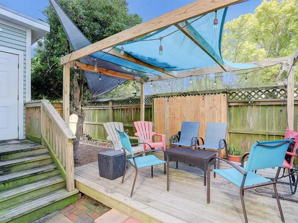 2404B Bernardo De Galvez Ave, Galveston, TX 77550