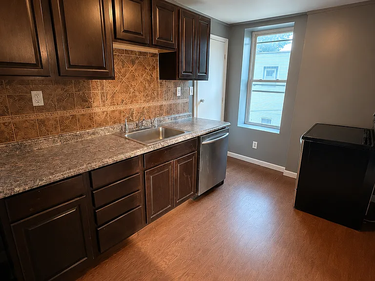 722 2nd Ave #2 — Photo 3