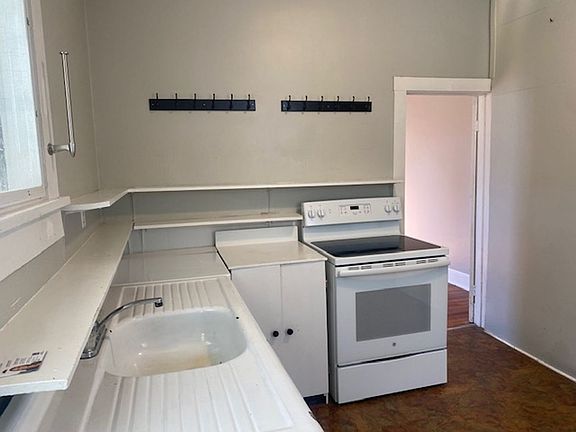 5th image of 108 Jefferson St